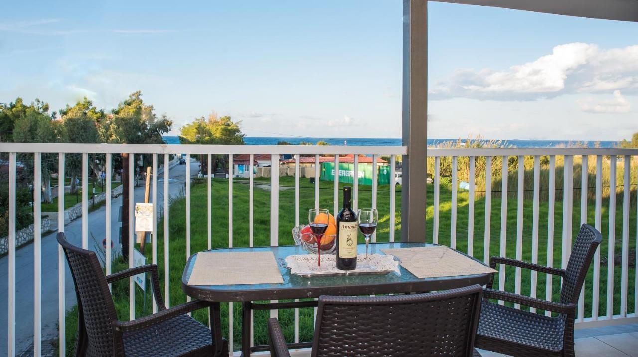 Tom & John Center Aparthotel 4*