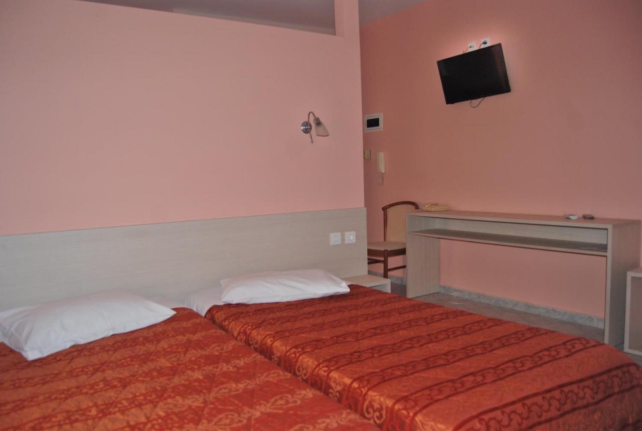 Chrisi Akti Guest house