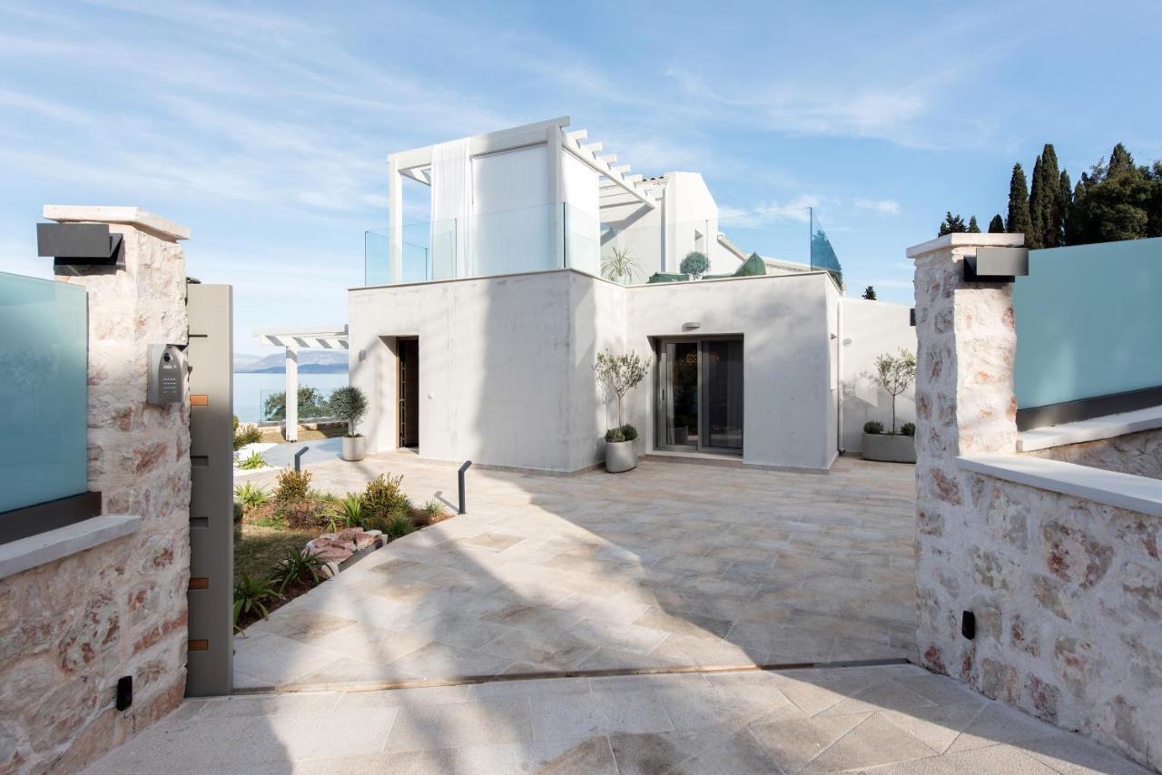 Costele With Private Sandy Villa Kontokali