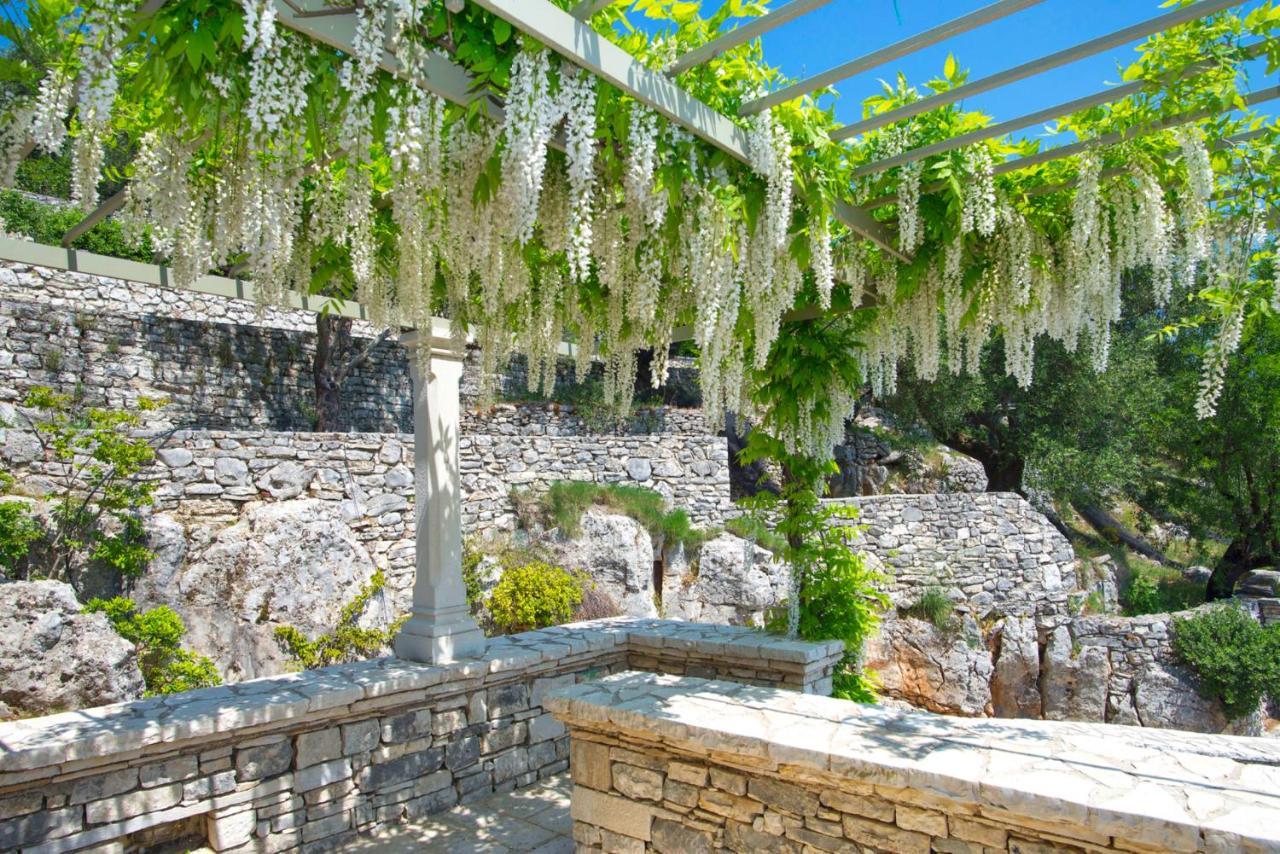 Paleopetres Blanche - Private Pool - Sea Views - Nissaki - North East Coast - Villa Nisaki (Corfu)