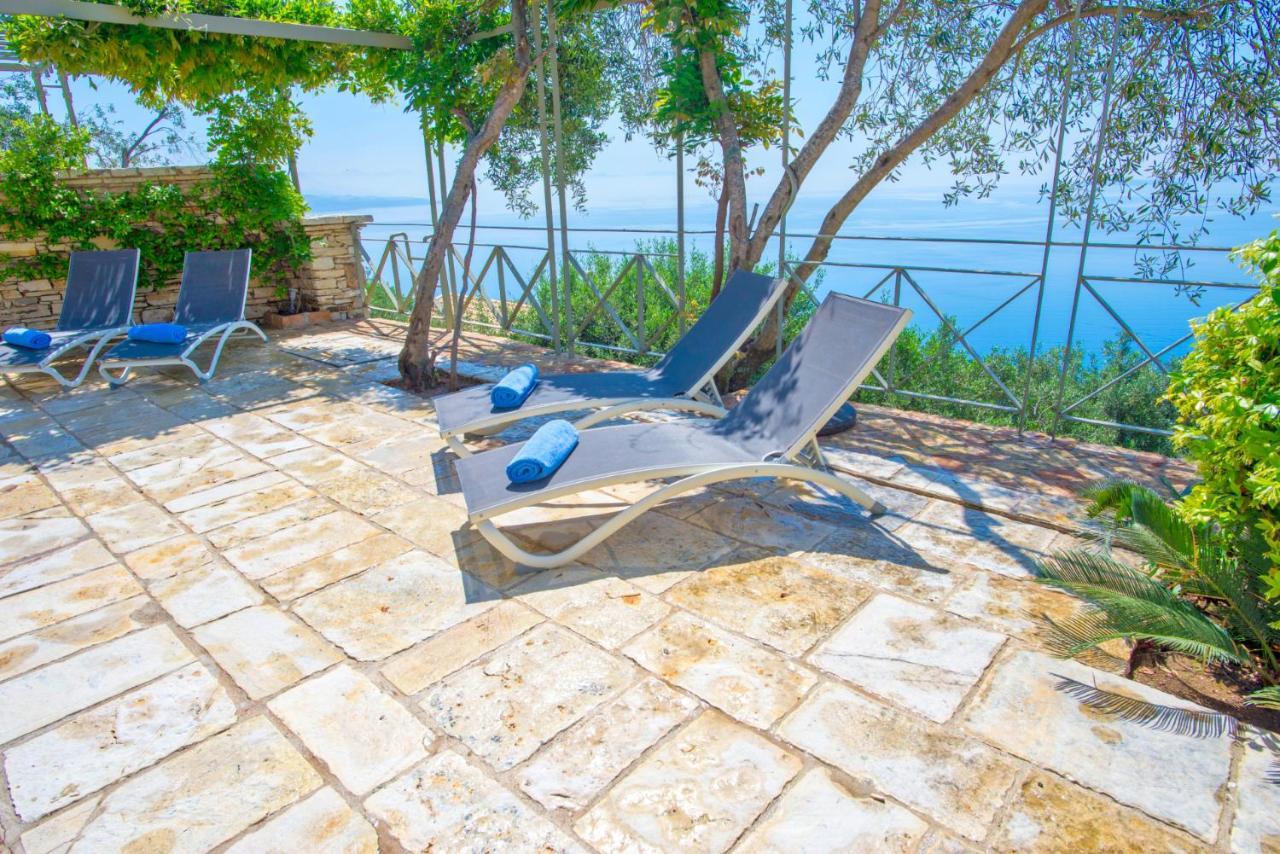 Paleopetres Blanche - Private Pool - Sea Views - Nissaki - North East Coast - Villa Nisaki (Corfu)