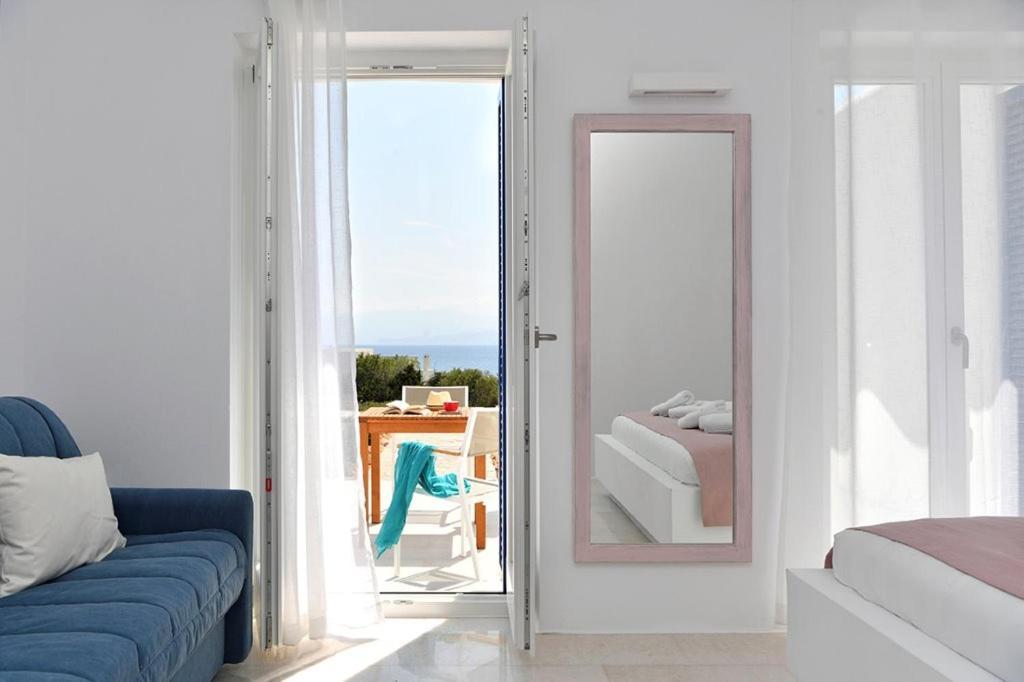 Blue Amaryllis Hotel *