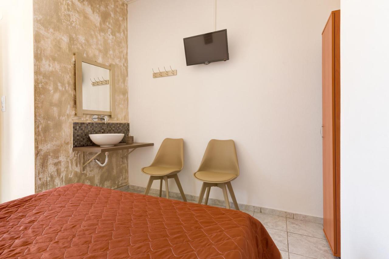 Onar & Aparthotel Perissa (Santorini)