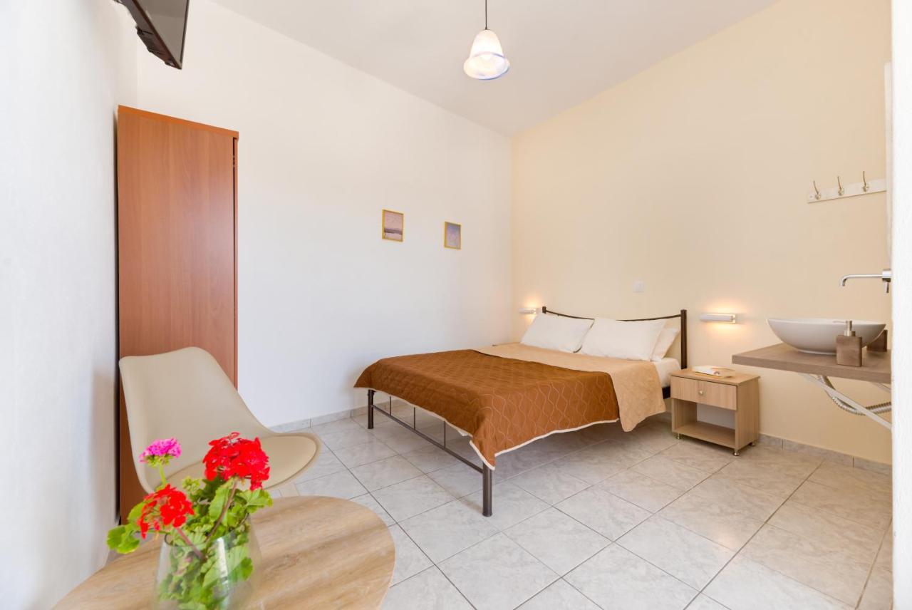 Aparthotel Onar & Perissa (Santorini)