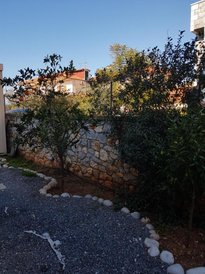 Orestis Apartment *