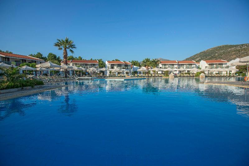 Hotel Golden Coast & 4*