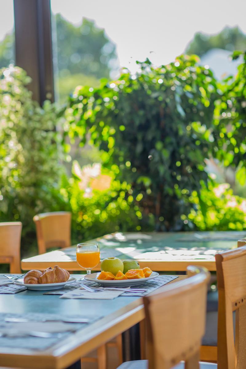 Hotel Golden Coast & 4*