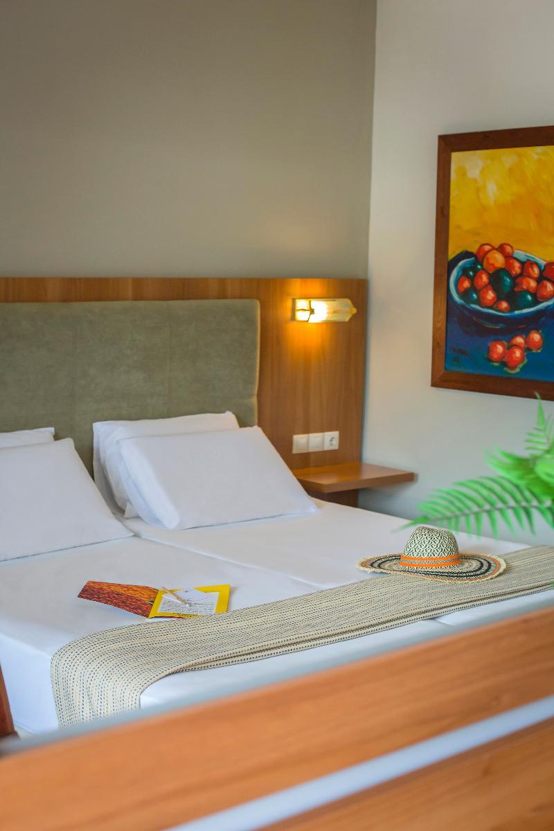 Golden Coast & Hotel Marathon (Attica)