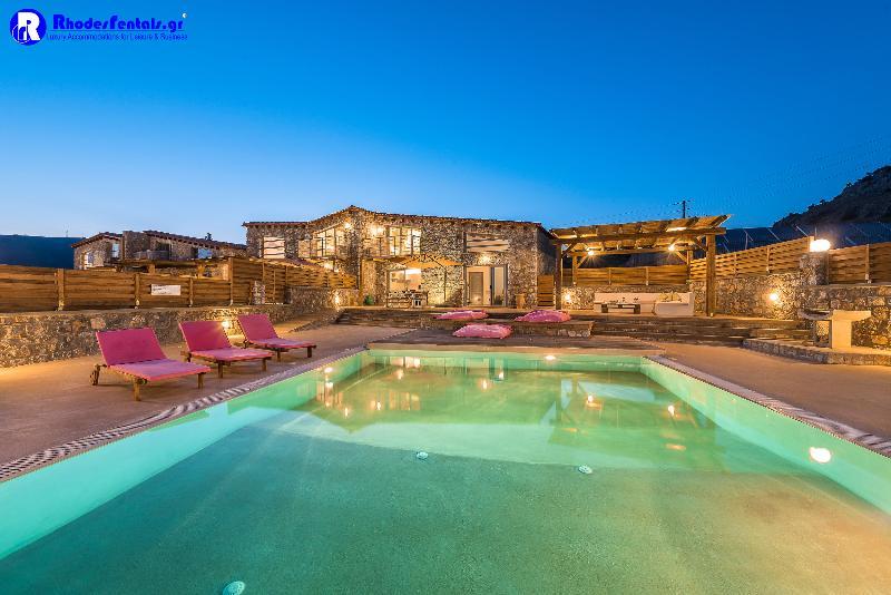 Villa Front *