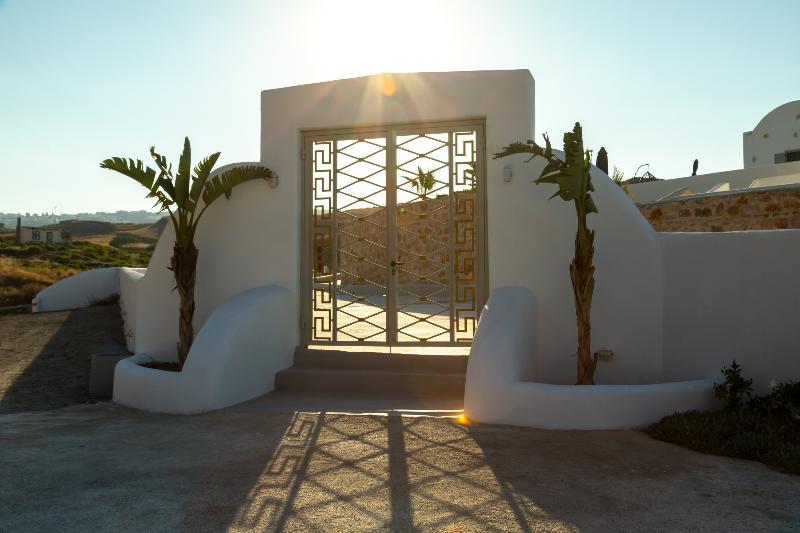 Desiterra & 5* Karterados (Santorini)