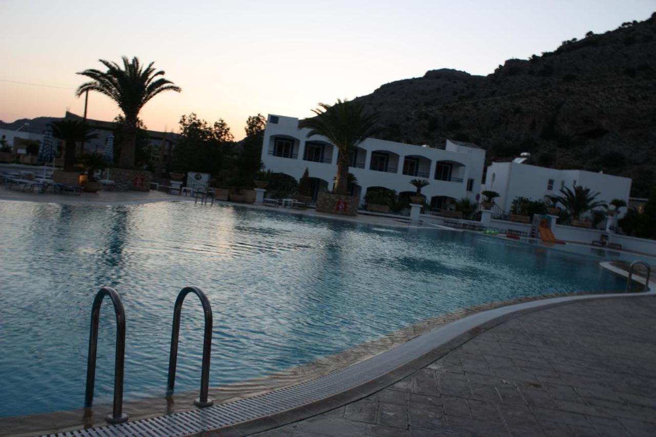 Coliseum & Hotel Pefki (Rhodes)