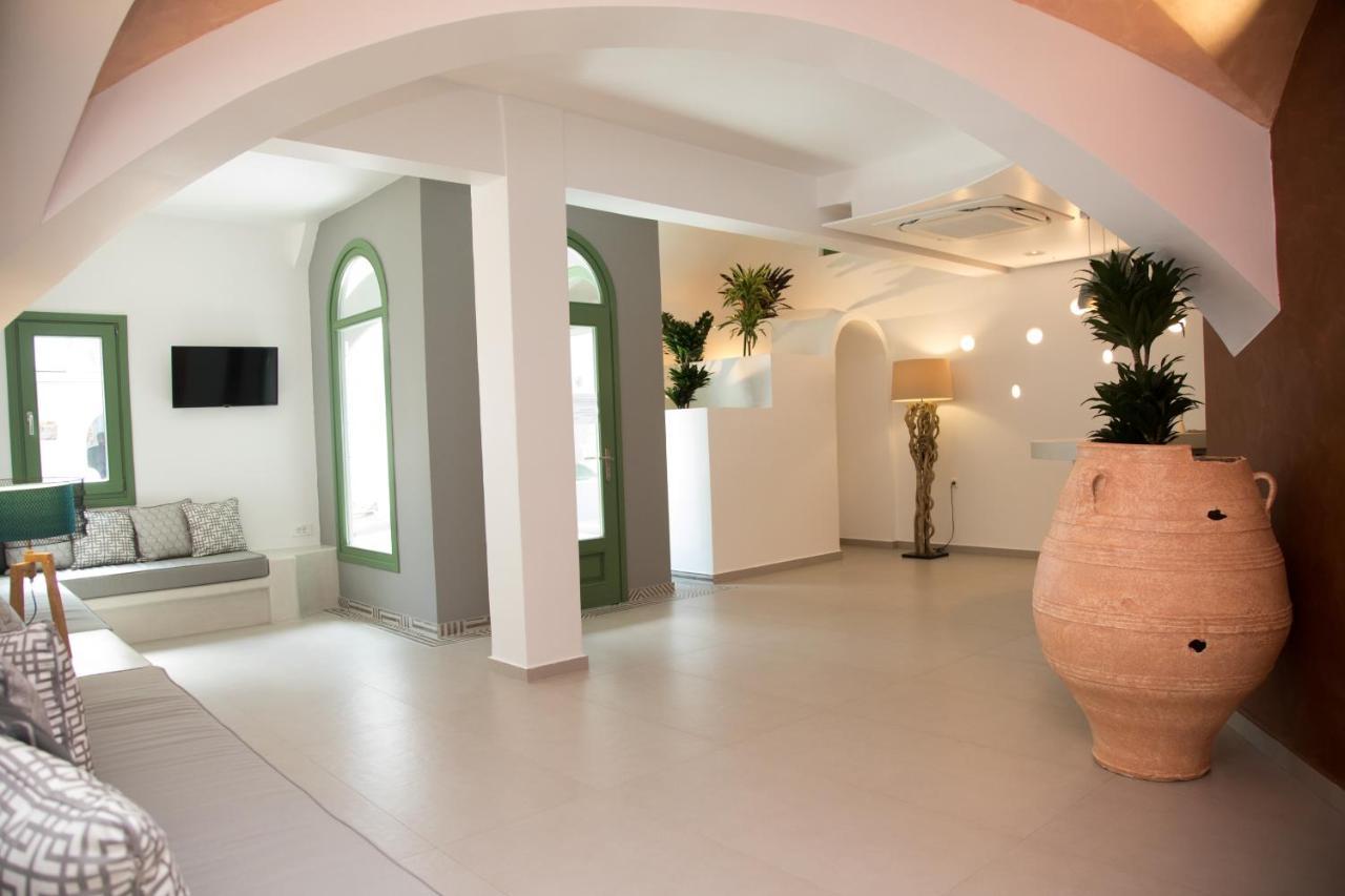 Pelican Hotel Fira (Santorini)