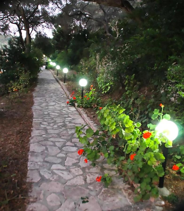 Amfitriti & Hotel Lakka (Paxos)