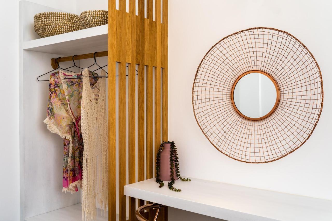 Thira Gold Apartment *