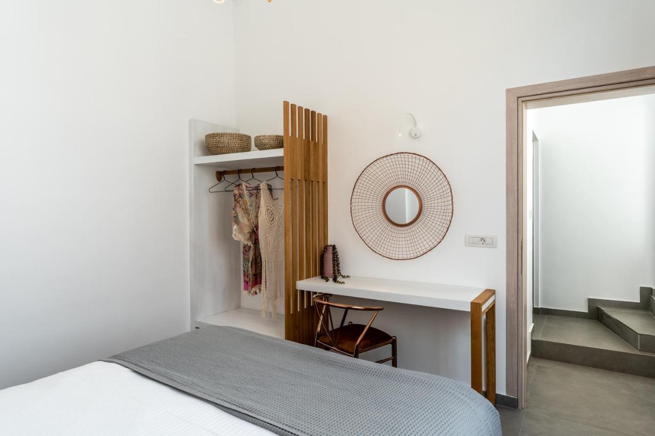 Thira Gold Apartment *