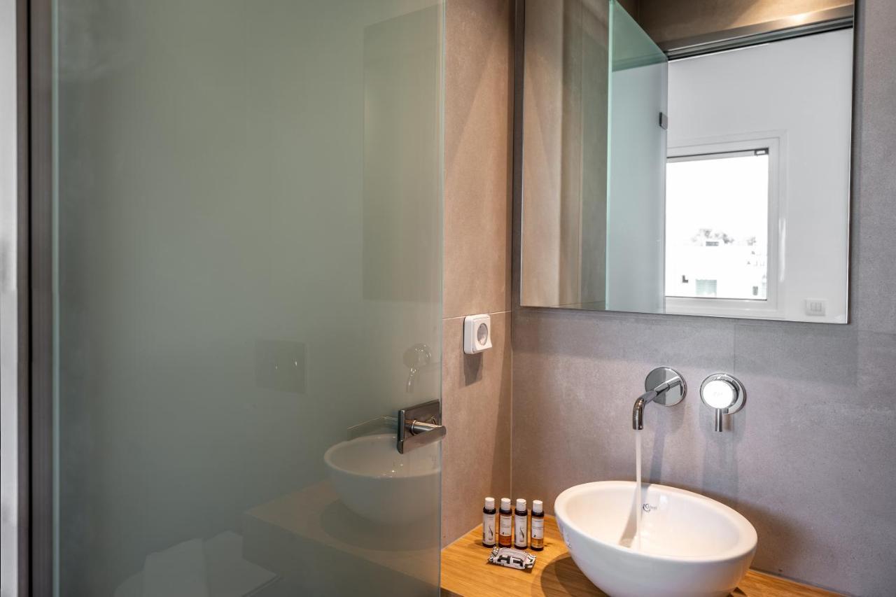 Thira Gold Apartment *