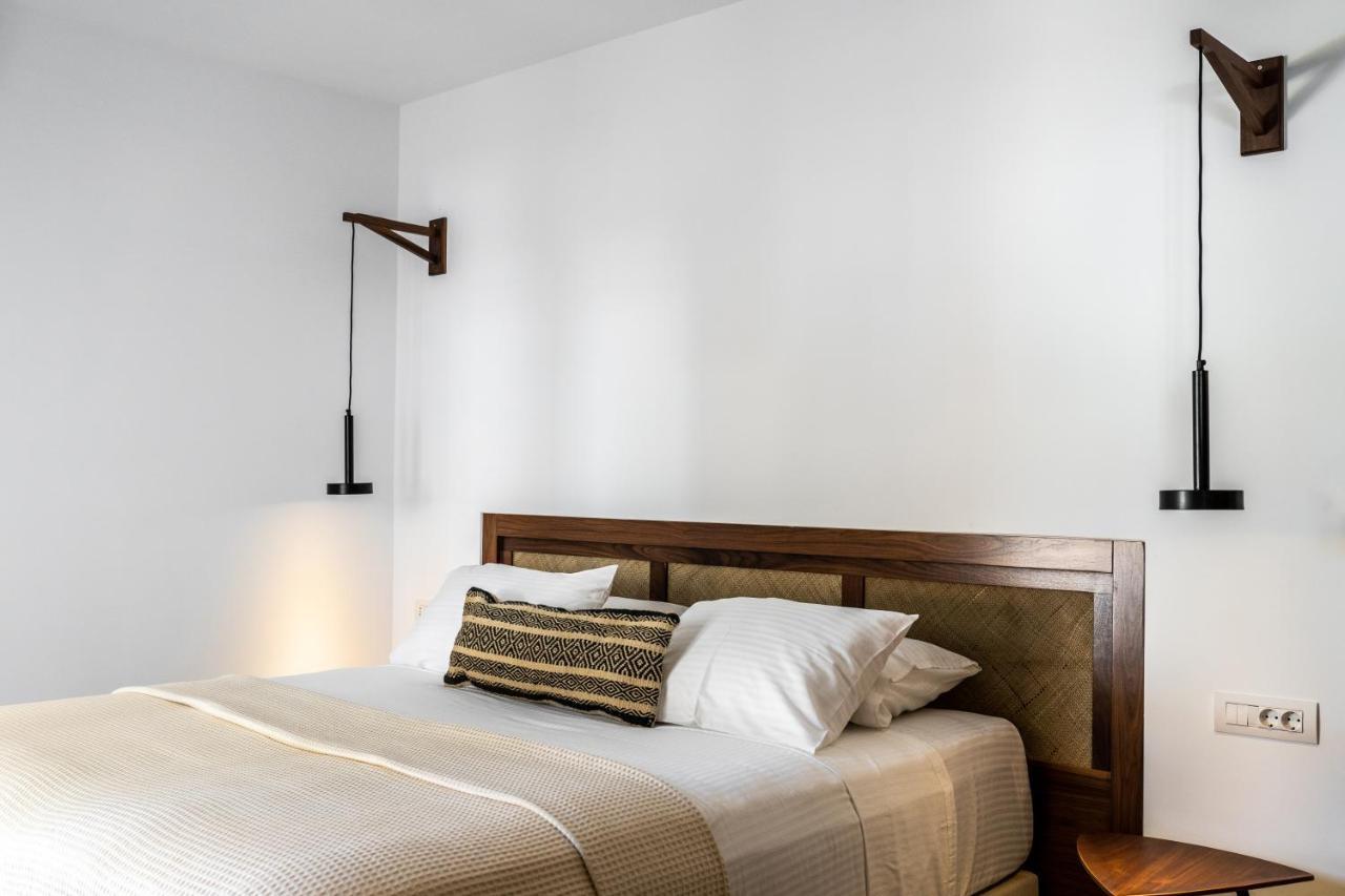 Thira Gold Apartment *