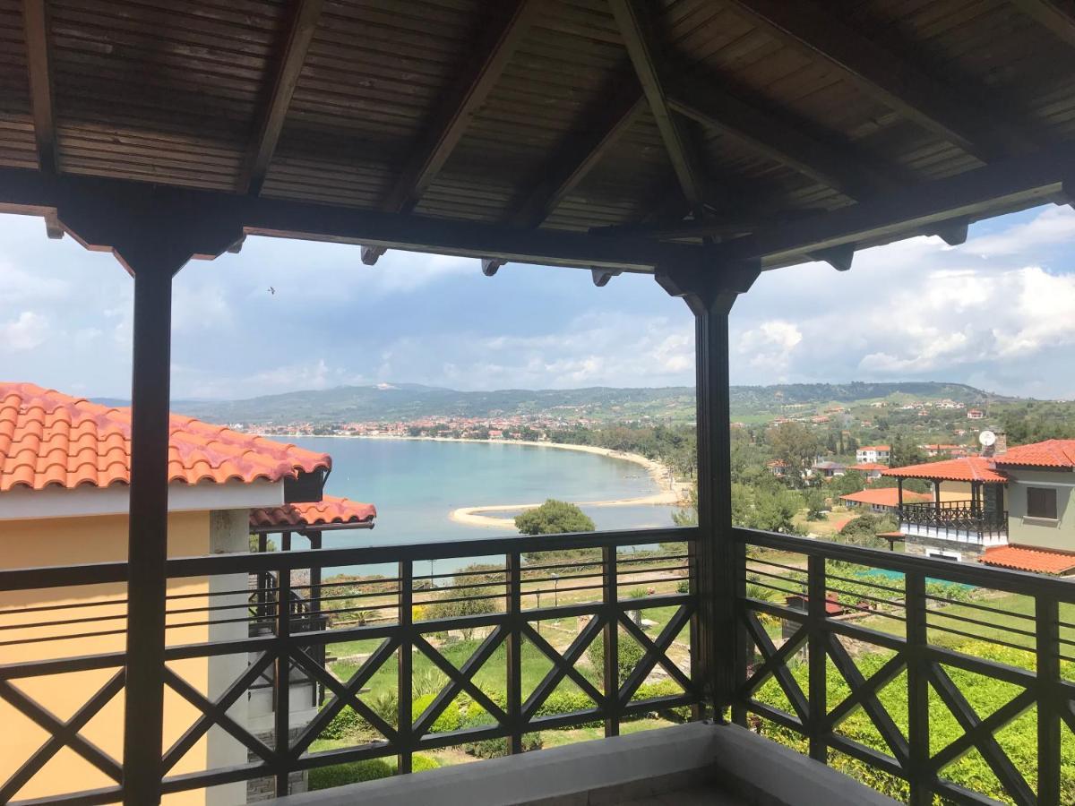 In Cavo Kastri * Nikiti (Sithonia)