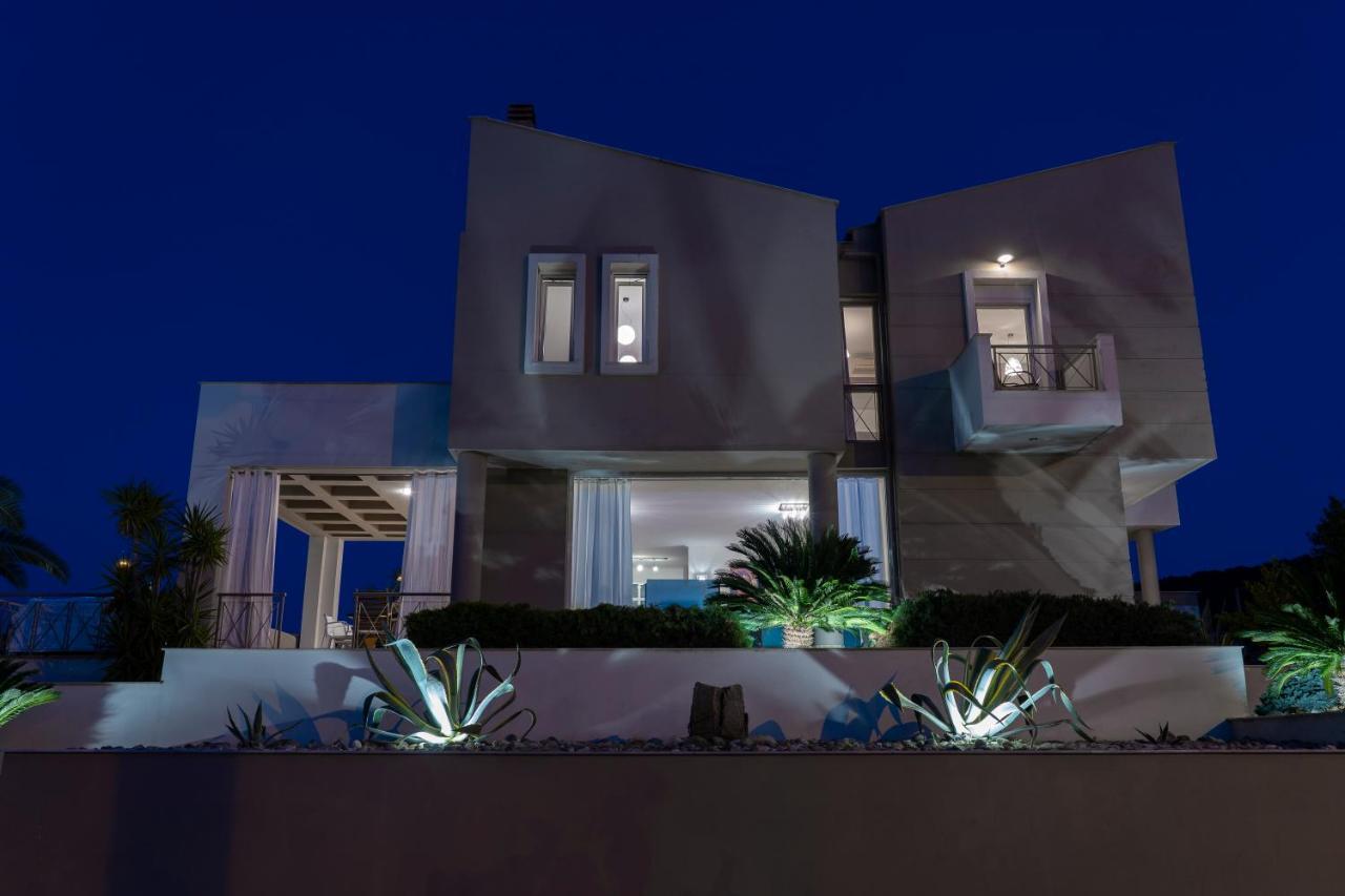 Luminous Villa Nea Iraklitsa