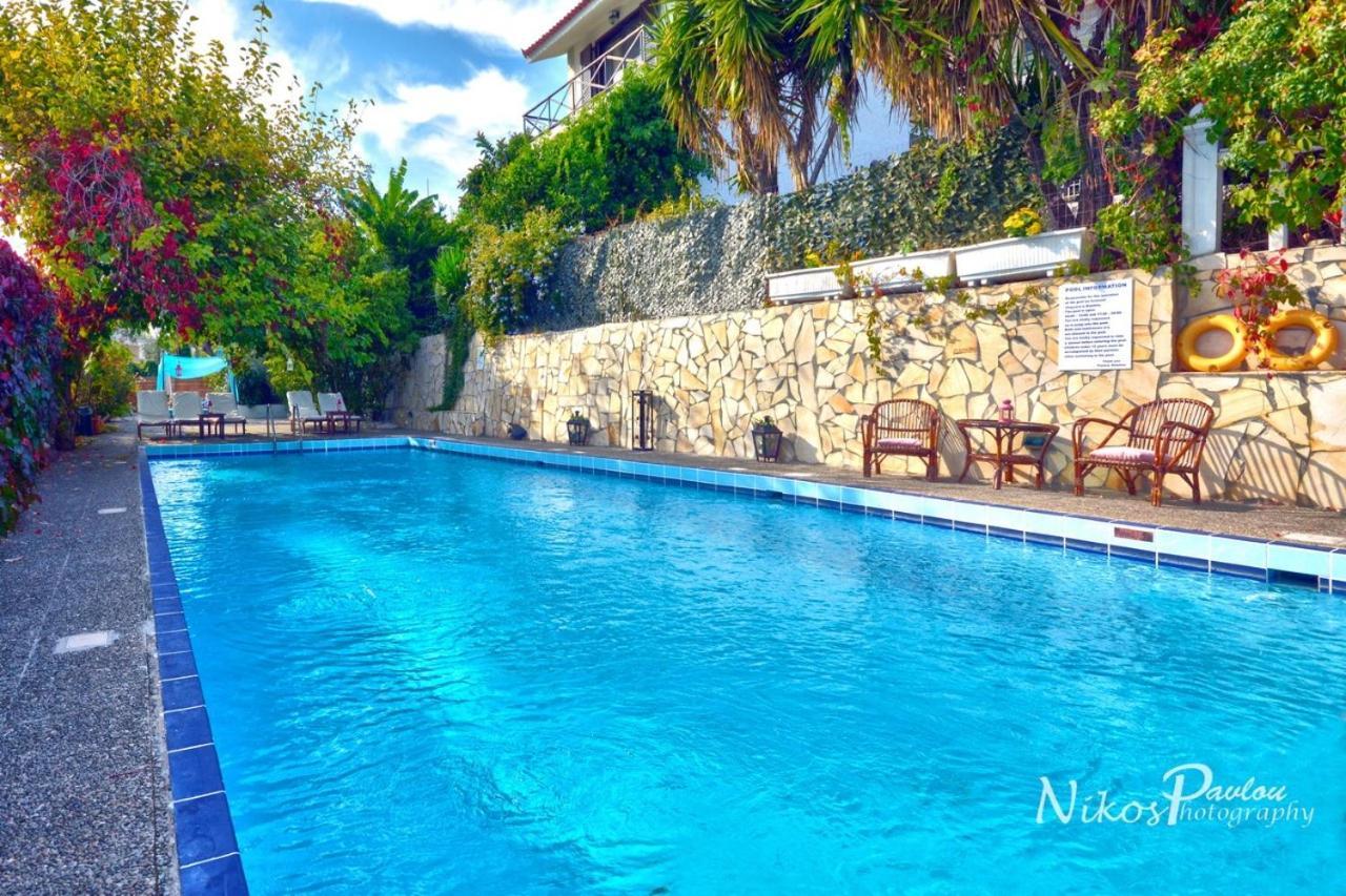 Dolphins Aparthotel
