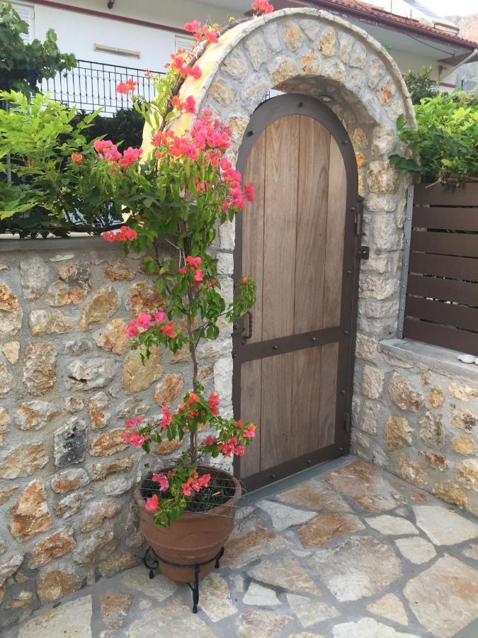 Lithos Parga