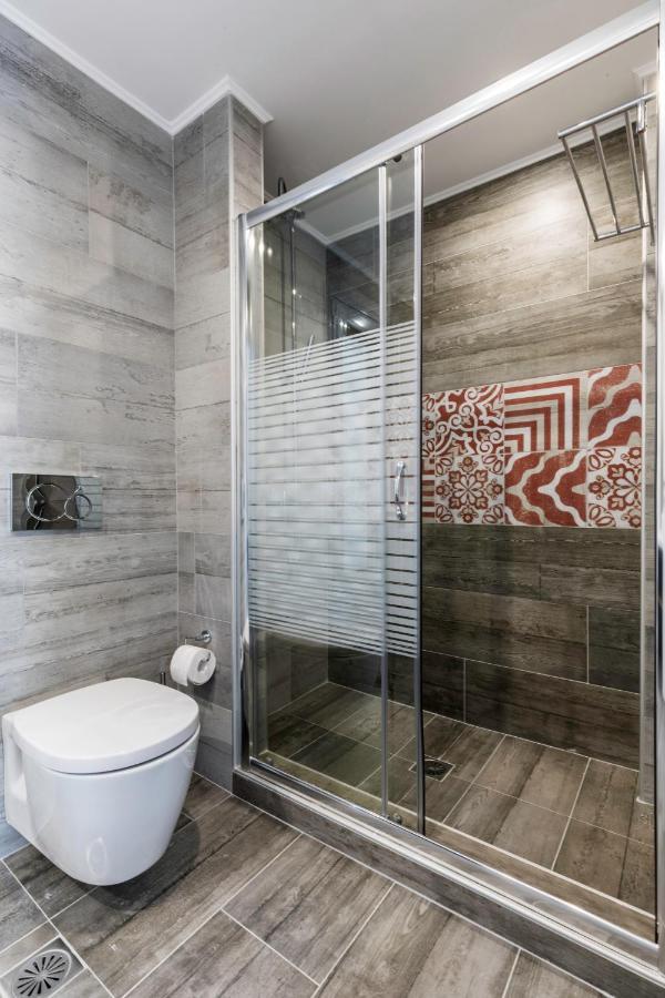 Crystal With Swimming Pool In *