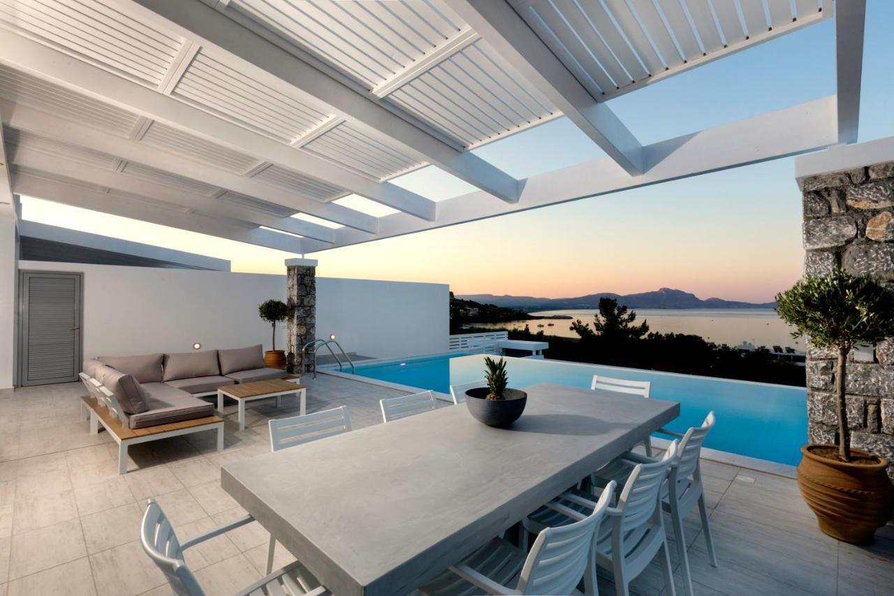 Villa Estella With Pool & Jacuzzi In *