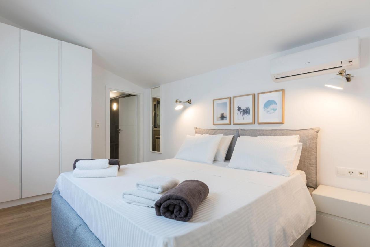 Villa Crystal With Swimming Pool In