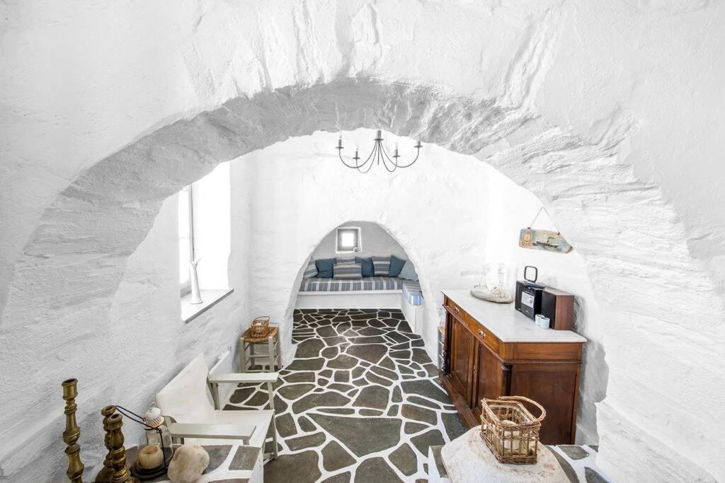 Exquisite Estate, Serene Environment Lefkes (Paros)