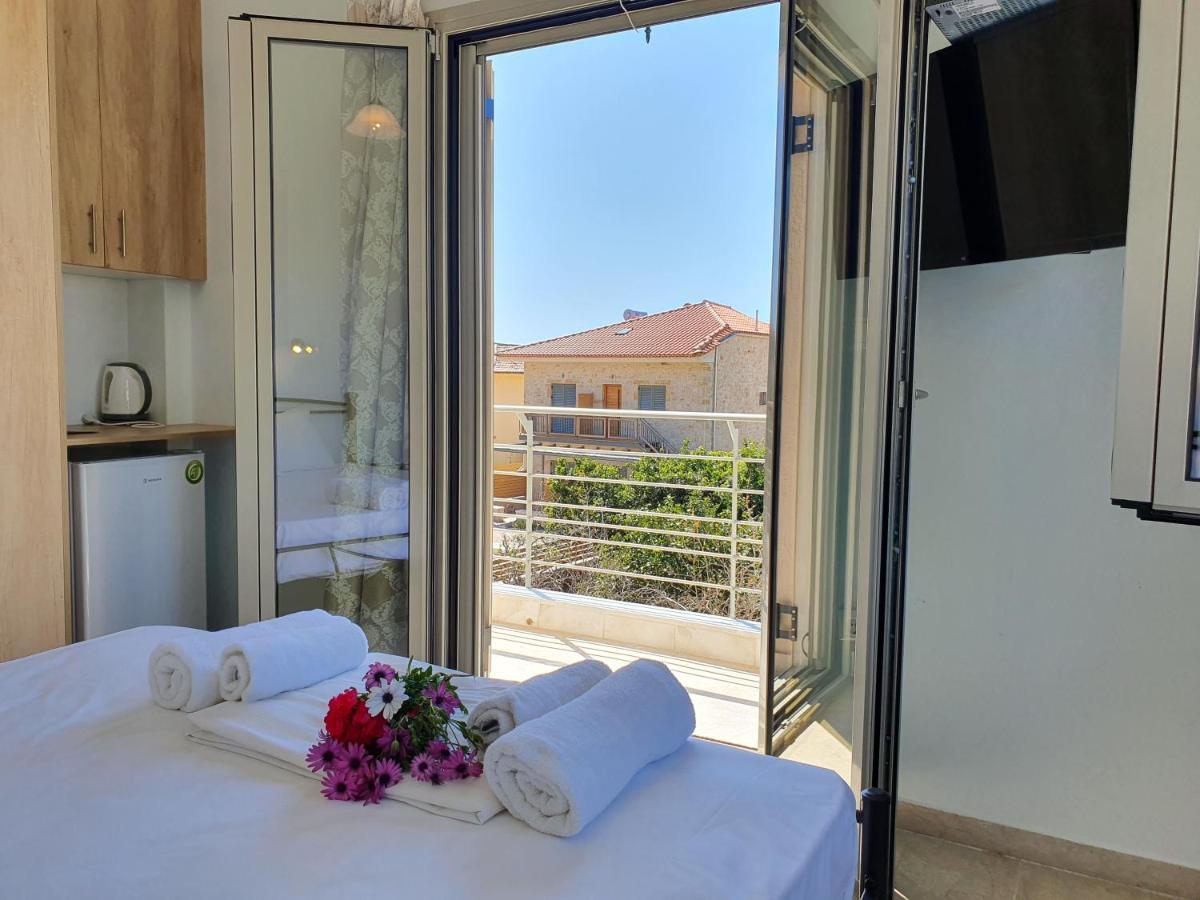 Tasos Guest house *