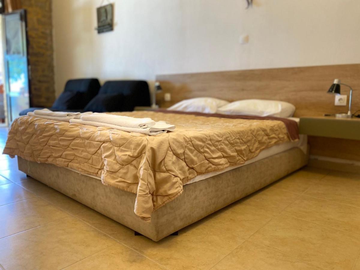 Apanemia Hotel *