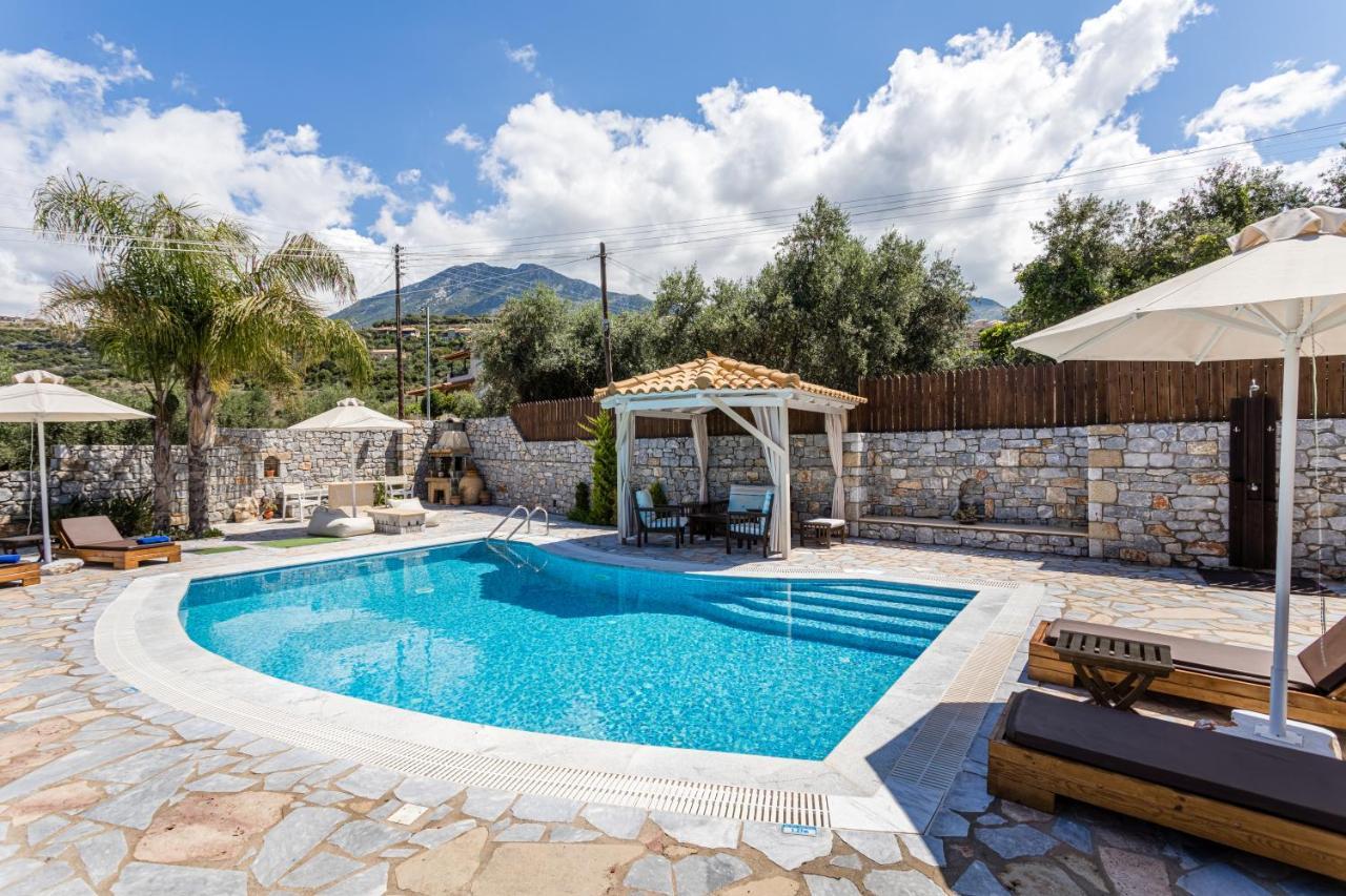 Angeliki Villa Levktron