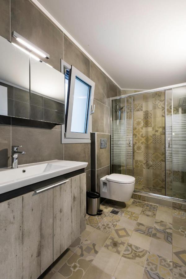 Crystal With Swimming Pool In Villa