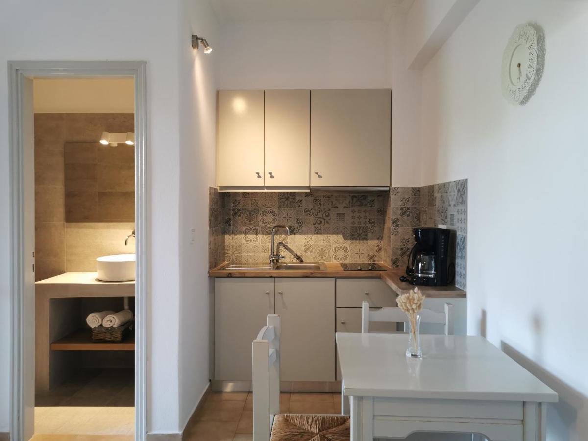 Helen's Minimal & Apartment Aliki (Paros)