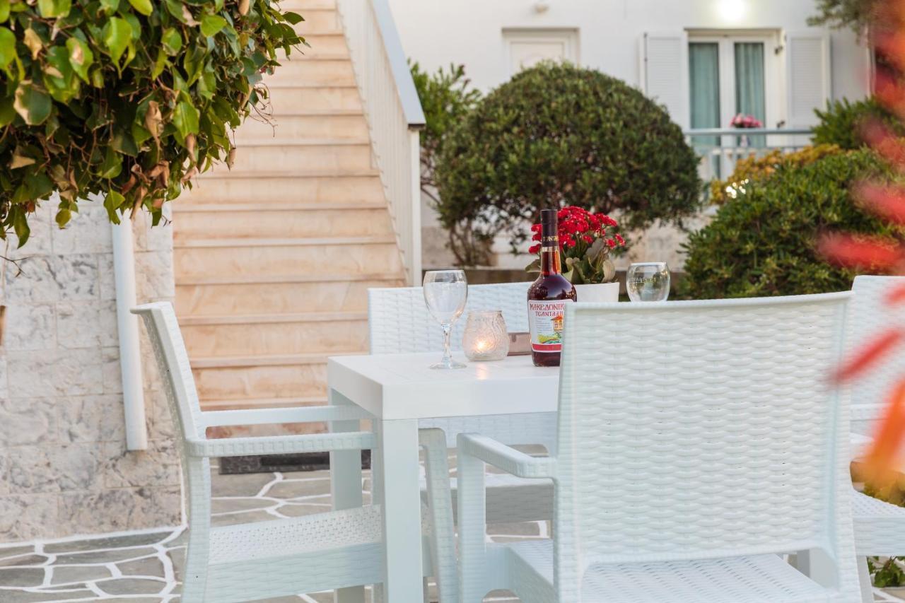 John's & Apartment Parikia (Paros)