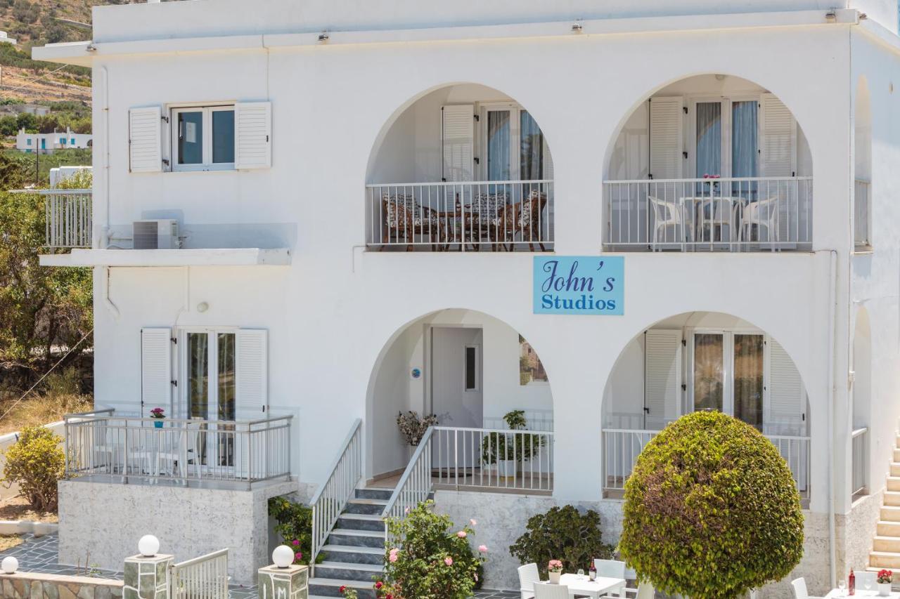 John's & Apartment Parikia (Paros)