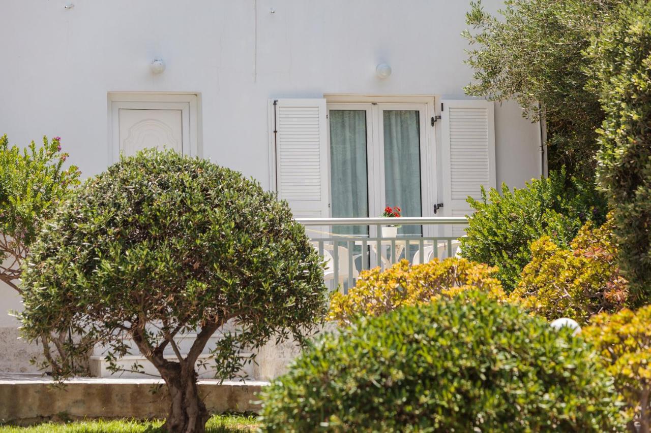 John's & Apartment Parikia (Paros)