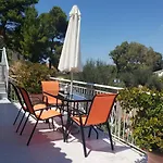 Malibu Studios & Apartments