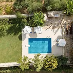 Villa Ahlades