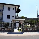 House Anna Houhlia
