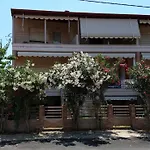 Zoe\'S Apartment