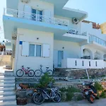 Margarita\'S Seafront Luxury Apartment