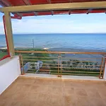 Villa Omega - Beachfront, Garden, Bbq