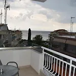 Sea View Luxury Apartment In Nea Kallikratia.
