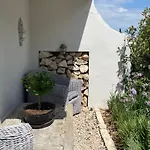 Vraxleri House