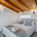 Sofia Suite, A Seafront Hideaway !