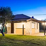 Kavos Psarou Studios & Apartments
