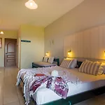 Kavos Psarou Studios & Apartments
