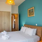 Margarita\'S Seafront Luxury Apartment