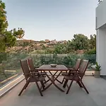 Stelianas House Top Floor Apartment With Private Jacuzzi